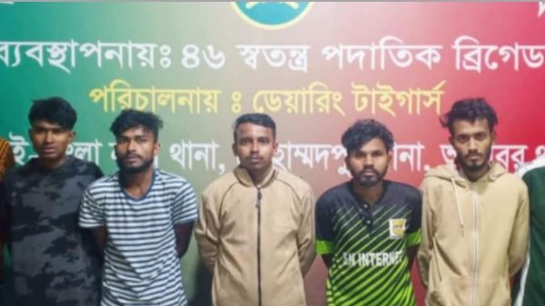 অপরাধ দমনে সেনা অভিযানে গ্রেপ্তার ৭