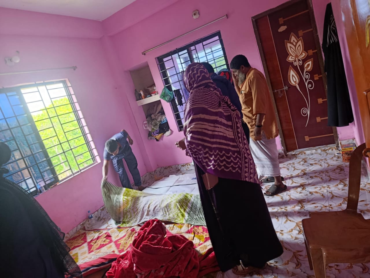 গজারিয়ায় গৃহবধূর ঝুলন্ত মরদেহ উদ্ধার।