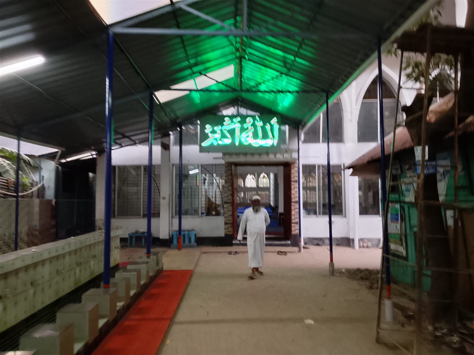 মুন্সীগঞ্জ কেন্দ্রীয় জামে মসজিদের সাধারণ সম্পাদককে অপসারণের দাবি ।