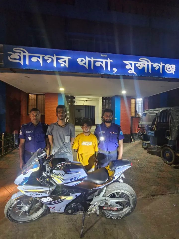 মুন্সীগঞ্জে কোটিপতি হওয়ার প্রলোভনে ডেকে এনে সংঘবদ্ধ ছিনতাই, গ্রেপ্তার ২