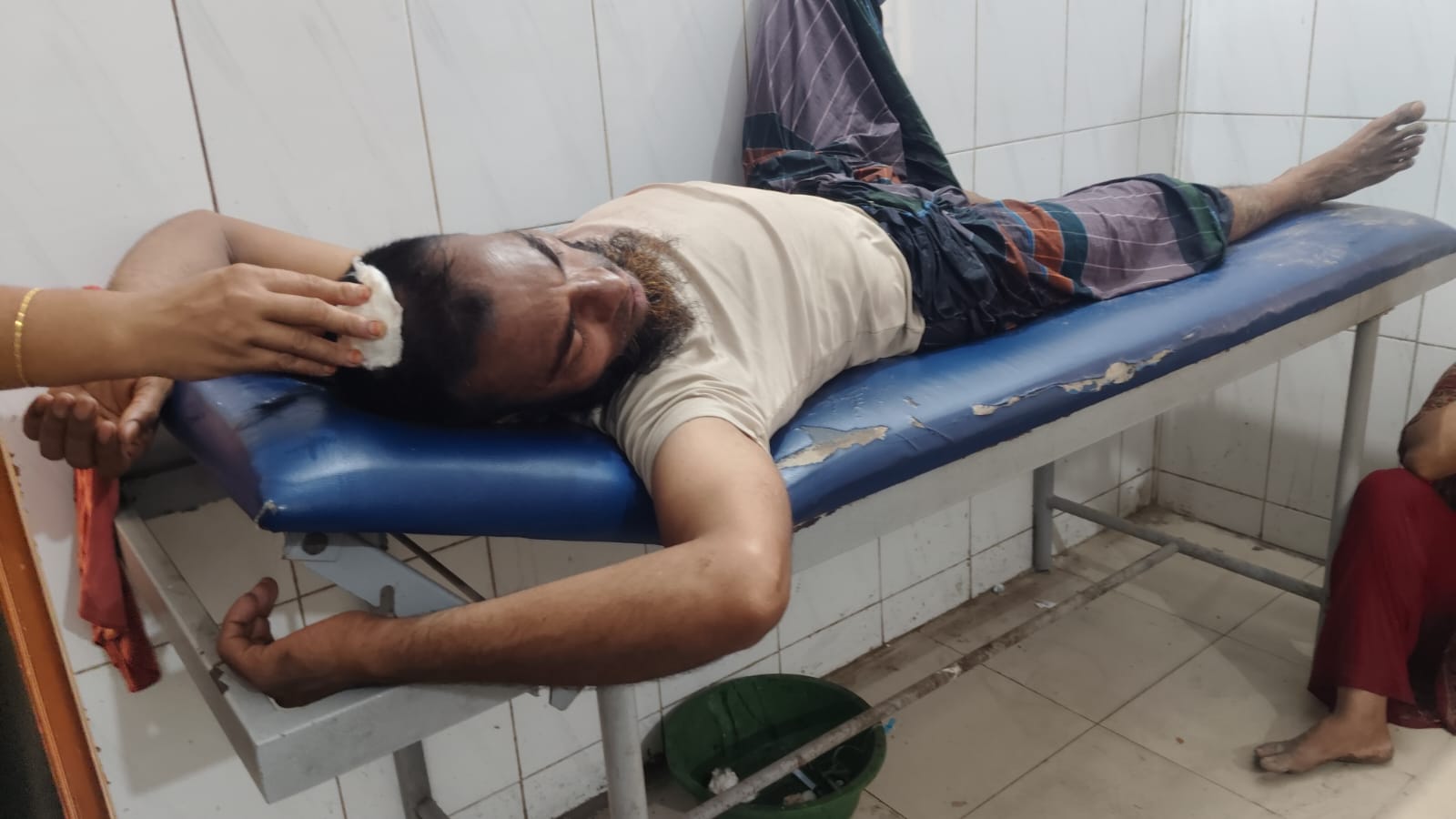 গজারিয়া ইমামপুর ধর্ষন চেষ্টার প্রতিবাদে স্বামী স্ত্রীকে পিটিয়ে যখন, জনতার হাতে আটক অভিযুক্ত  