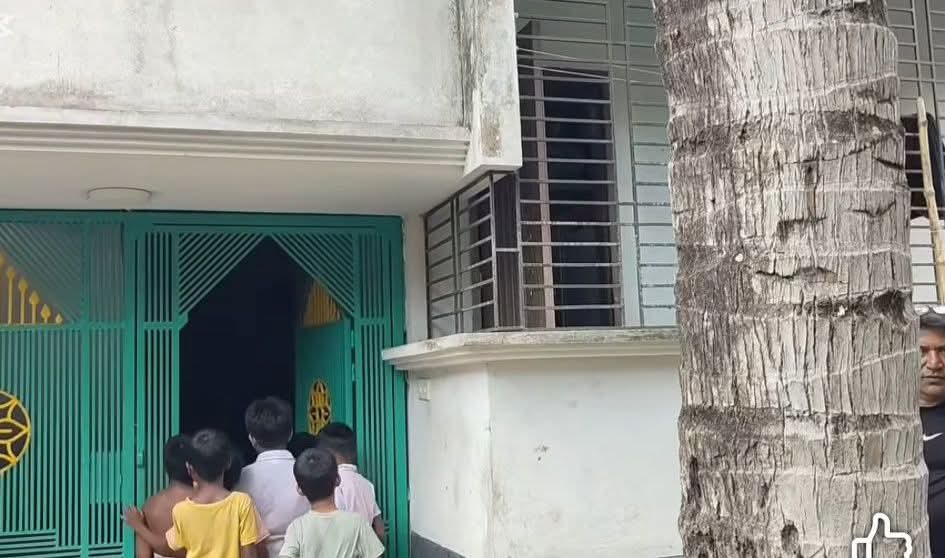 গজারিয়ায় বাসার কক্ষ থেকে বৃদ্ধের মরদেহ উদ্ধার।