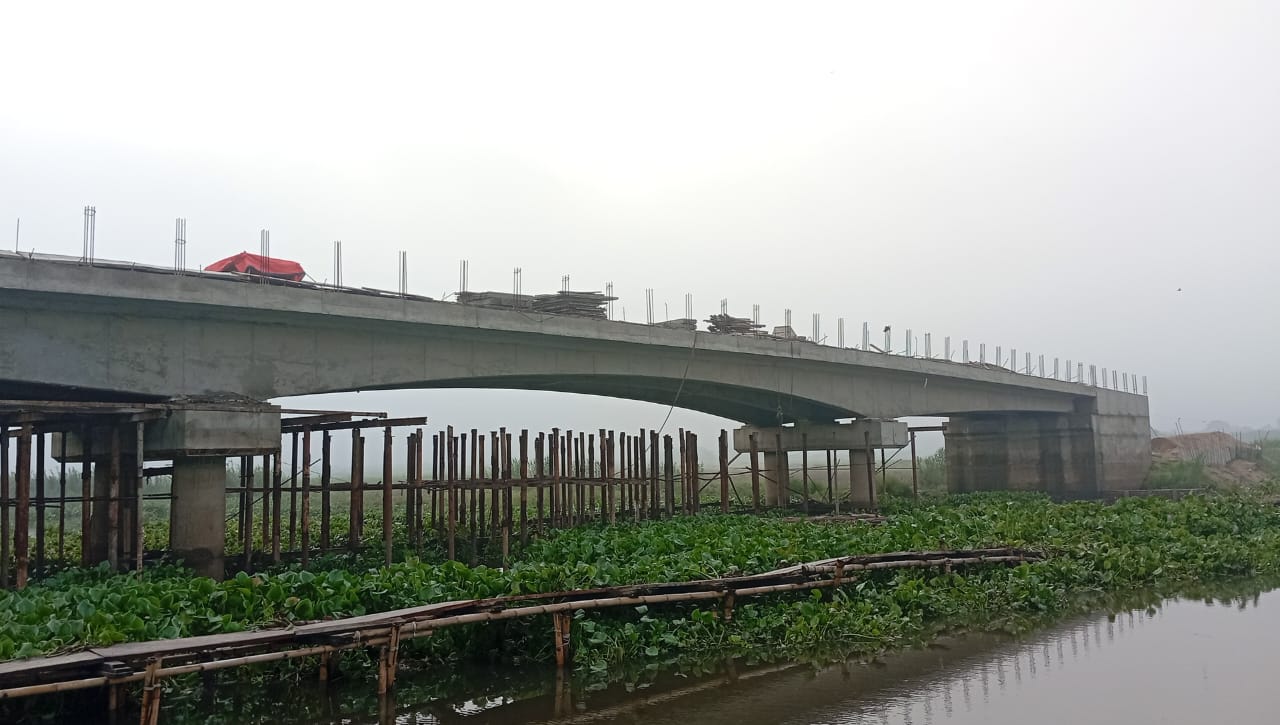 গজারিয়ায় আড়ালিয়া আব্দুল্লাহপুর নির্মাণাধীন ব্রীজের শ্রমিকদের উপর হামলায় আহত তিন কাজ বন্ধ