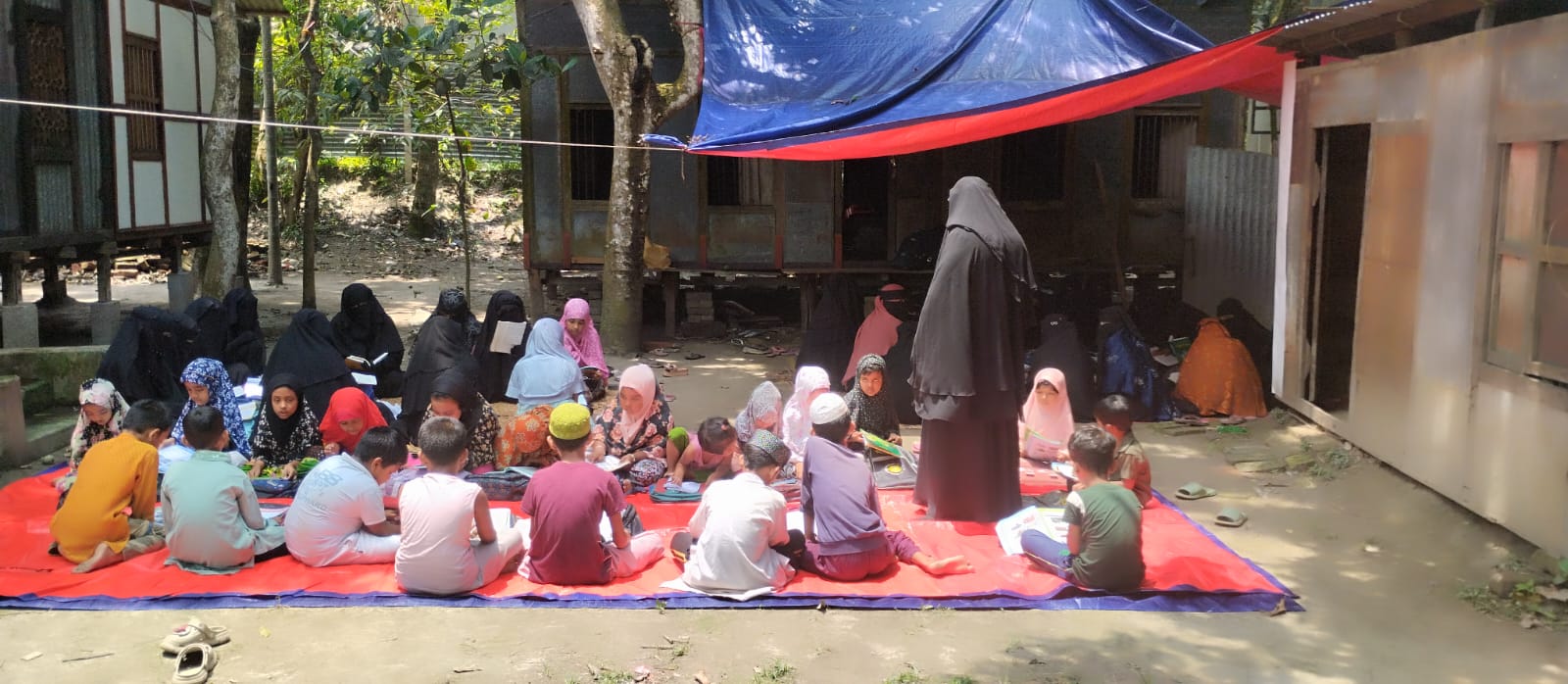 লৌহজং এর কলমায় খোলা আকাশের নিচে মাদ্রাসার পাঠদান নির্মাণকাজে বাধার অভিযোগ, চরম ভোগান্তিতে শিক্ষার্থীরা