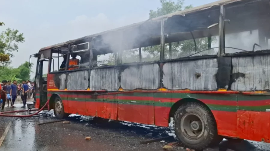 চট্টগ্রামের ফটিকছড়িতে বিআরটিসি বাসের ধাক্কায় মোটরসাইকেল আরোহী বাবা-ছেলে নিহত হয়েছেন।