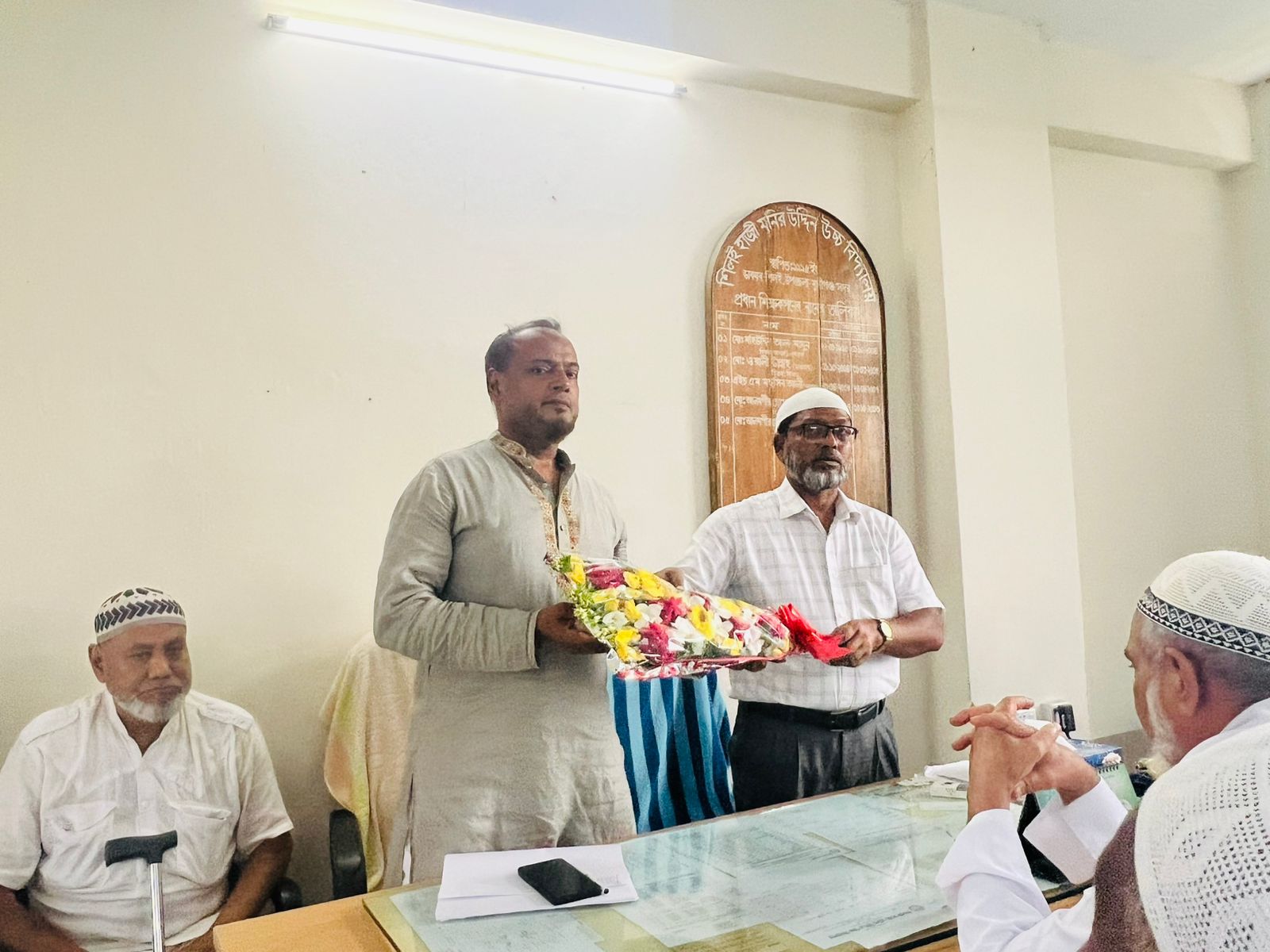 শিলই হাজী মনির উদ্দিন উচ্চ বিদ্যালয়ে নবগঠিত এডহক কমিটির সভাপতির মতবিনিময় সভা