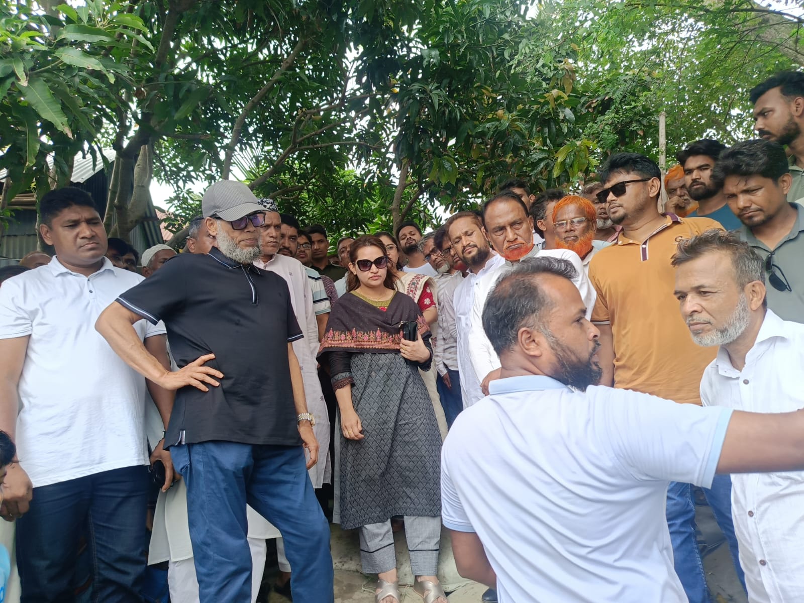 গজারিয়ায় নদীভাঙ্গন রোধে জিও ব্যাগ স্থাপন কাজ পরিদর্শন করলেন এমপি রতন  