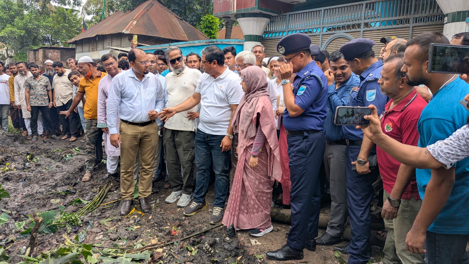 ২৫ বছর পর প্রাণ ফিরে পেল নয়নের খাল, পুনরুদ্ধার কার্যক্রমের উদ্বোধন ।