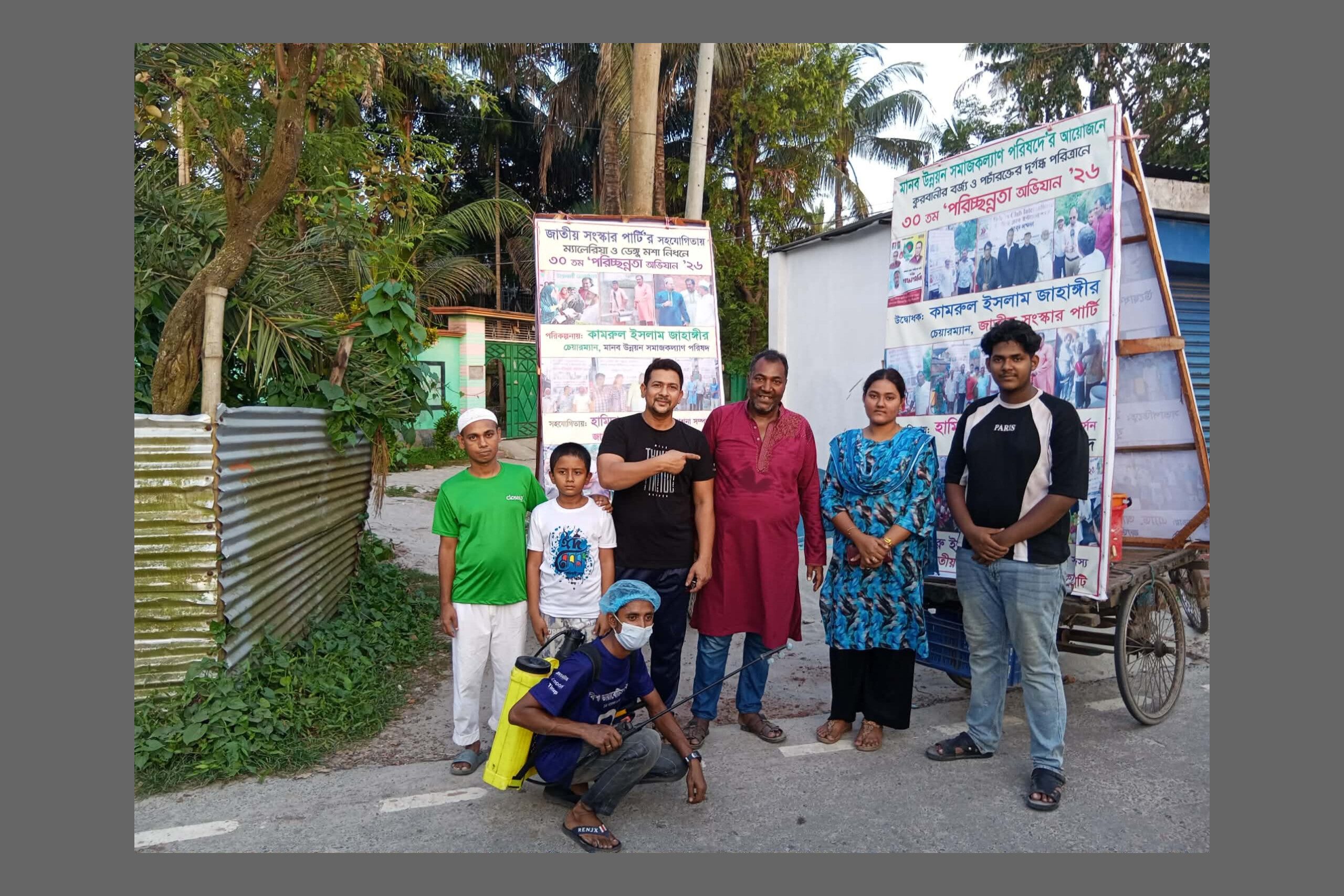 মিরকাদিমে নিজের অর্থায়নে ৩০ বছর ধরে পরিচ্ছন্নতা অভিযানে সমাজকর্মী জাহাঙ্গীর ।