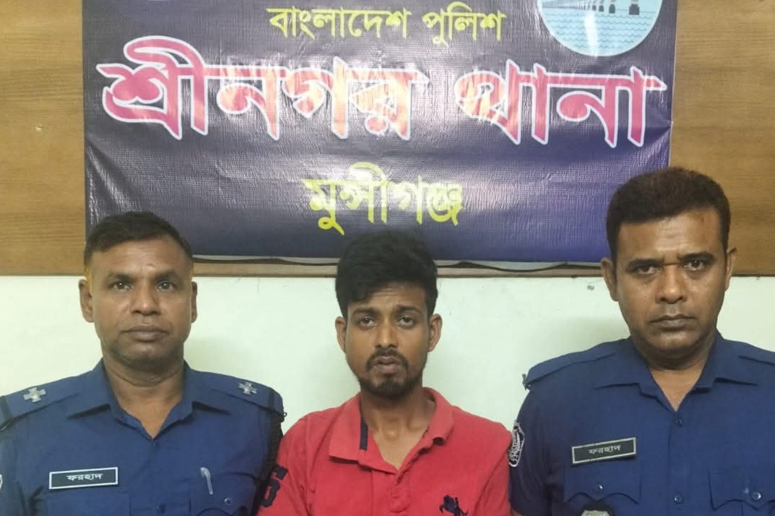 পানিতে ঝাঁপ দিয়েও রক্ষা হয়নি, শ্রীনগরে পুলিশের অভিযানে দুর্ধর্ষ আসামি গ্রেফতার