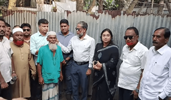 গজারিয়ায় নিহত গৃহবধূ হালিমার পরিবারের খোঁজখবর নিলেন এমপি কামরুজ্জামান রতন