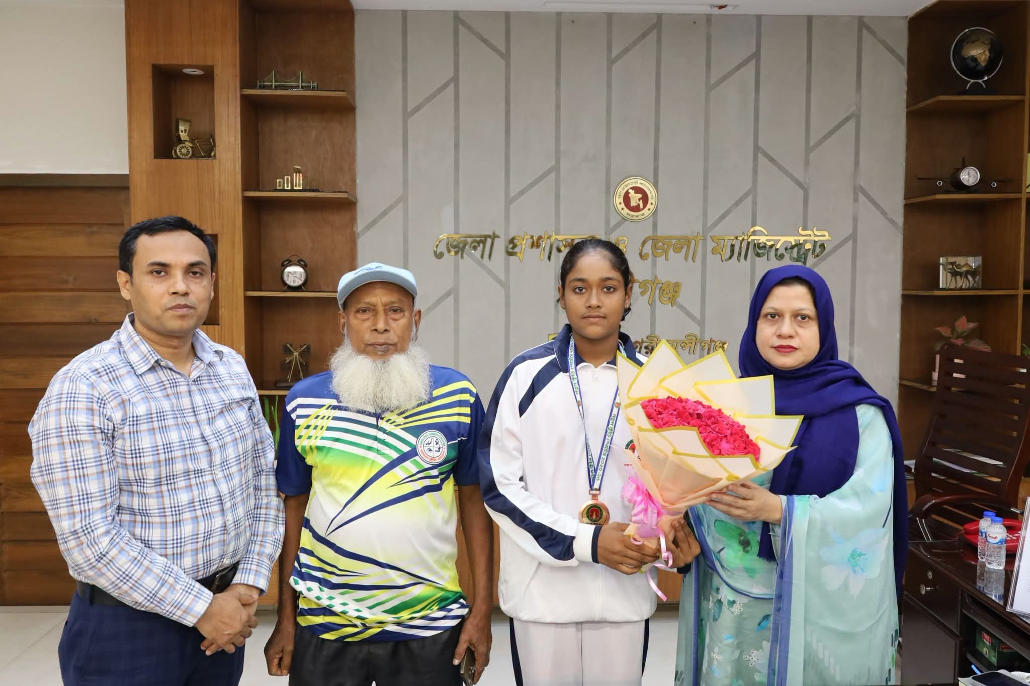 নতুন কুঁড়ি স্পোর্টসে জাতীয় পর্যায়ে তৃতীয়, মুন্সীগঞ্জে তনিমা আক্তারকে জেলা প্রশাসকের সংবর্ধনা