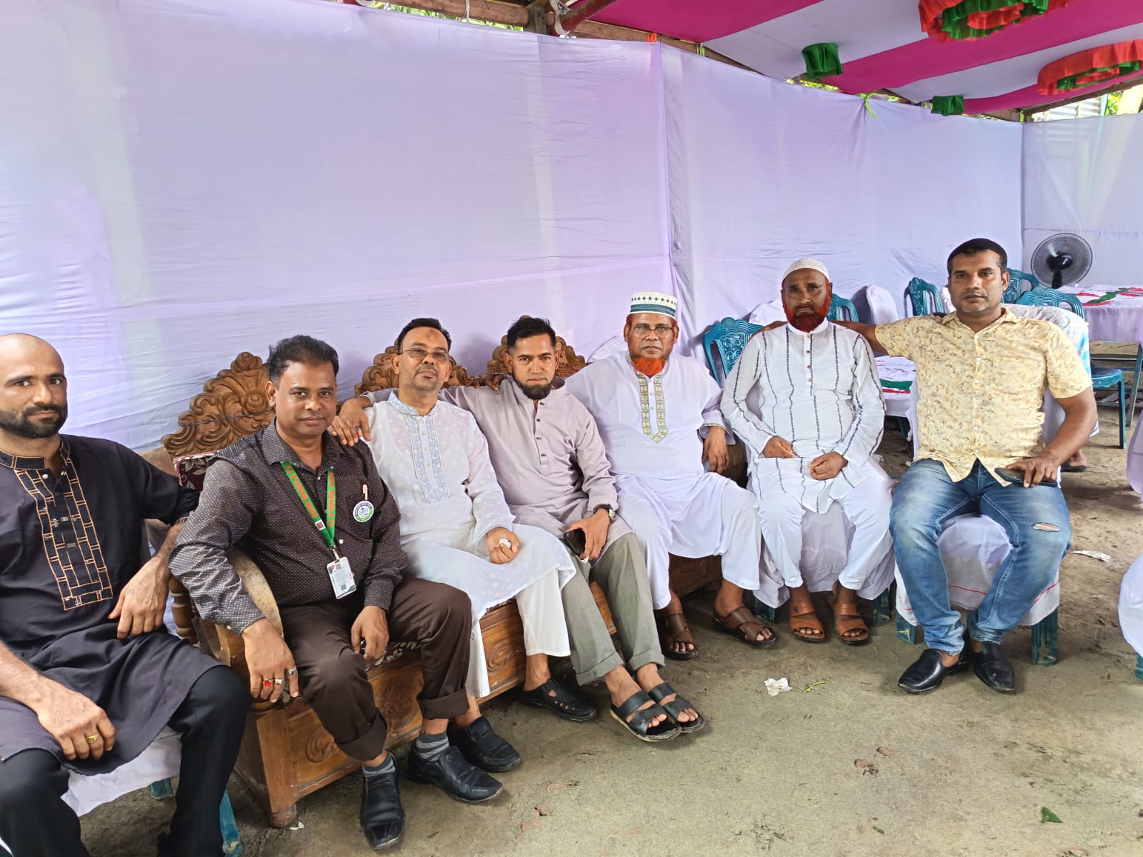 আলমগীর হোসেন দেওয়ানের বাড়িতে শিক্ষক, সাংবাদিক ও বিশিষ্টজনদের মিলনমেলা