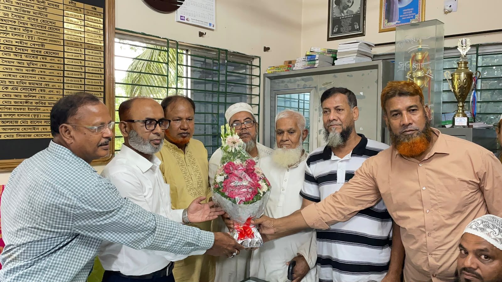 আড়িয়ল স্বর্ণময়ী উচ্চ বিদ্যালয়ের এডহক কমিটির পরিচিতি সভা অনুষ্ঠিত
