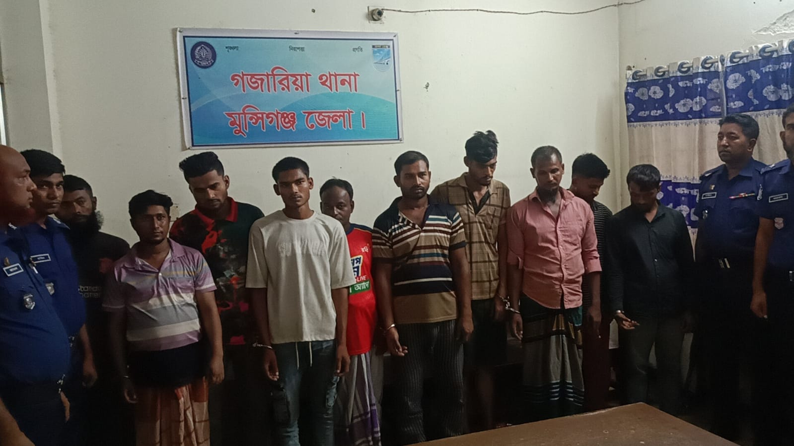 গজারিয়ায় ঠিকাদার প্রতিষ্ঠানে ডাকাতির ঘটনায় মোট ১৪ আসামি গ্রেফতার । 