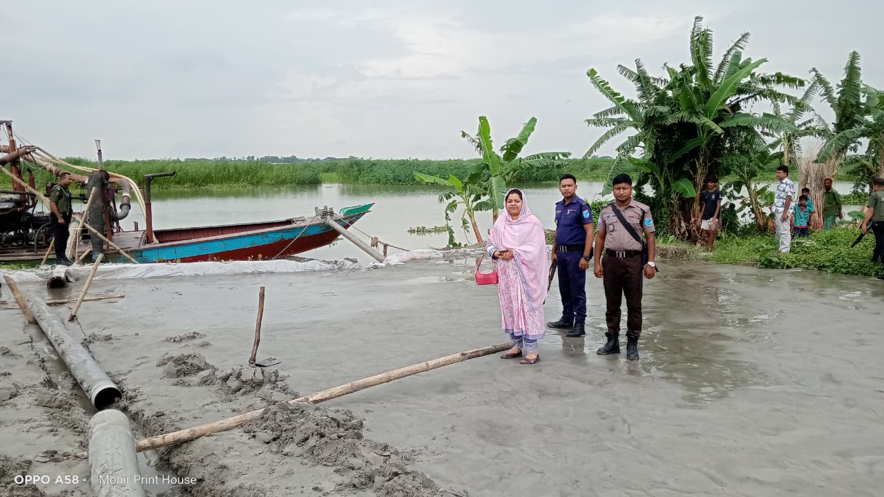 টংগিবাড়ীতে অবৈধ ড্রেজার অভিযানে ৫০ হাজার টাকা জরিমানা, কৃষিজমি রক্ষায় কঠোর প্রশাসন