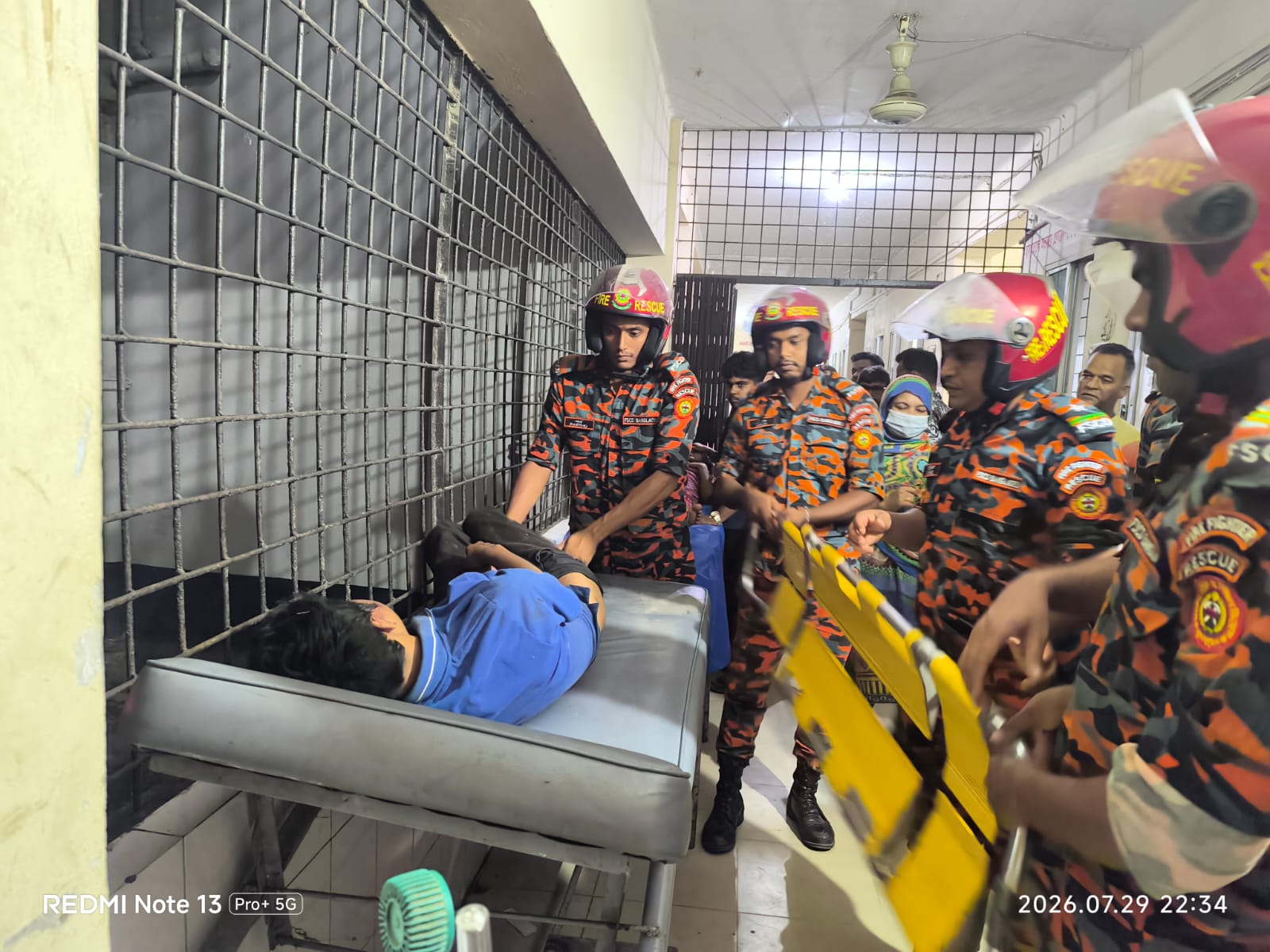 মুন্সীগঞ্জে সমষপুর ব্রিজের সার্ভিস লেনে সড়ক দুর্ঘটনা, আহত ১