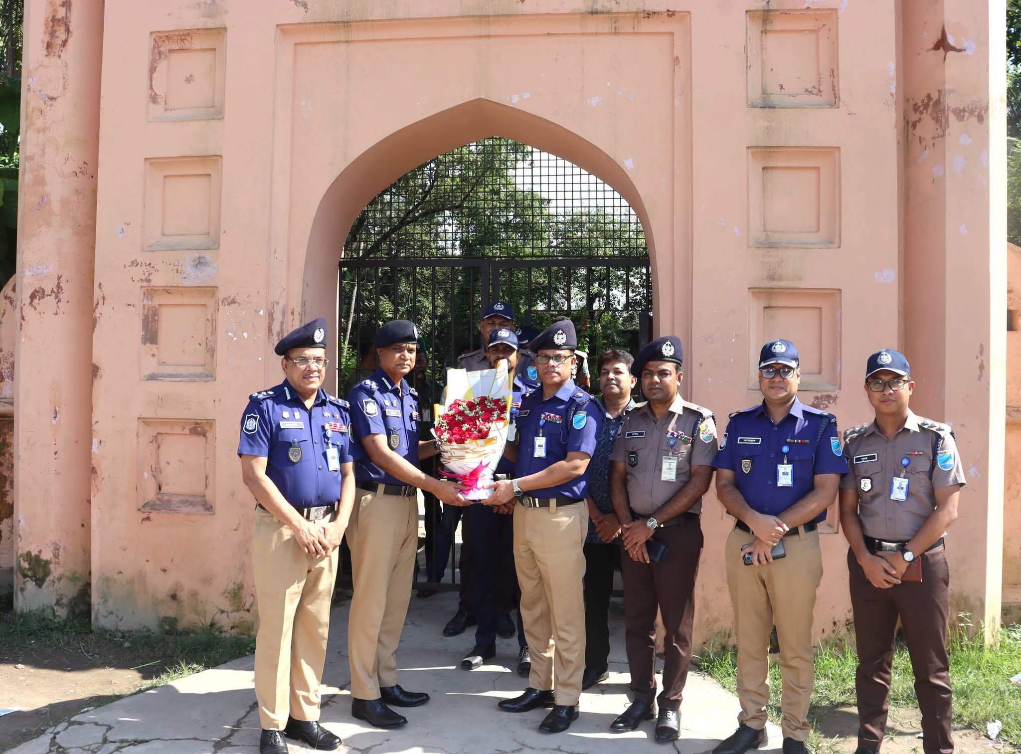 টুরিস্ট পুলিশ প্রধানের আকস্মিক মুন্সীগঞ্জের ইদ্রাকপুর কেল্লা পরিদর্শন