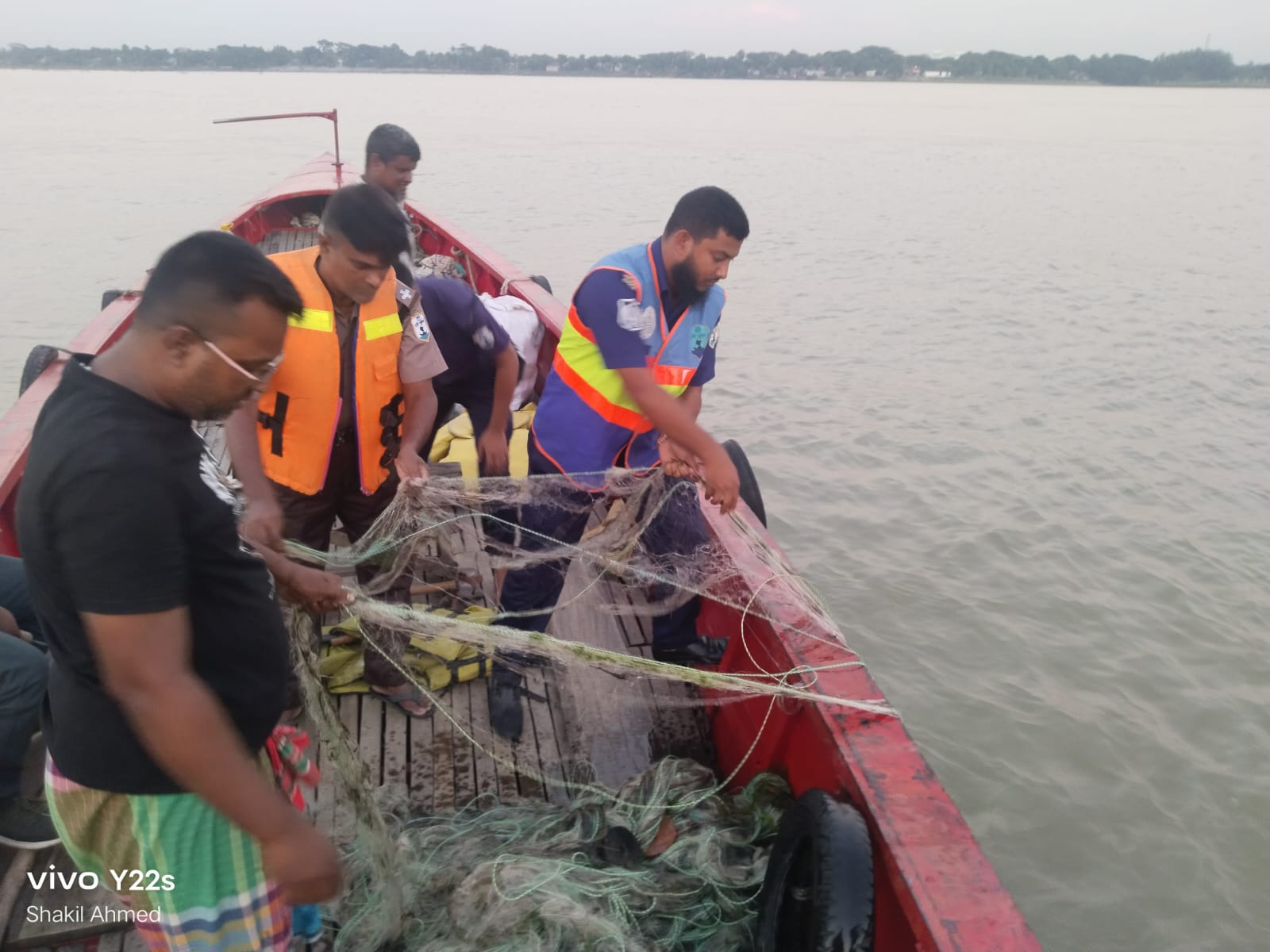 মুন্সীগঞ্জে ১৫ লাখ টাকার অবৈধ কারেন্ট জাল জব্দ, আগুনে পুড়িয়ে ধ্বংস