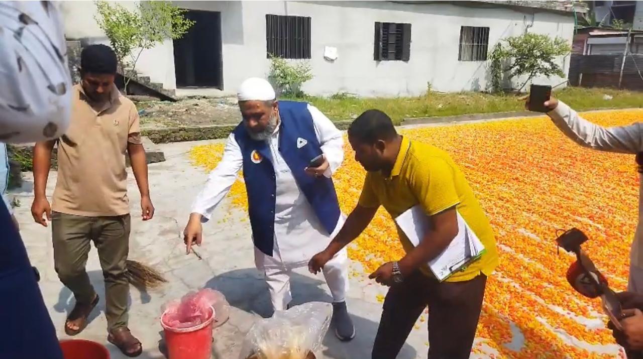 মুন্সীগঞ্জে ক্ষতিকর রং ও ইন্ডাস্ট্রিয়াল সল্ট দিয়ে চিপস তৈরি, জরিমানা ১ লাখ ৭০ হাজার টাকা