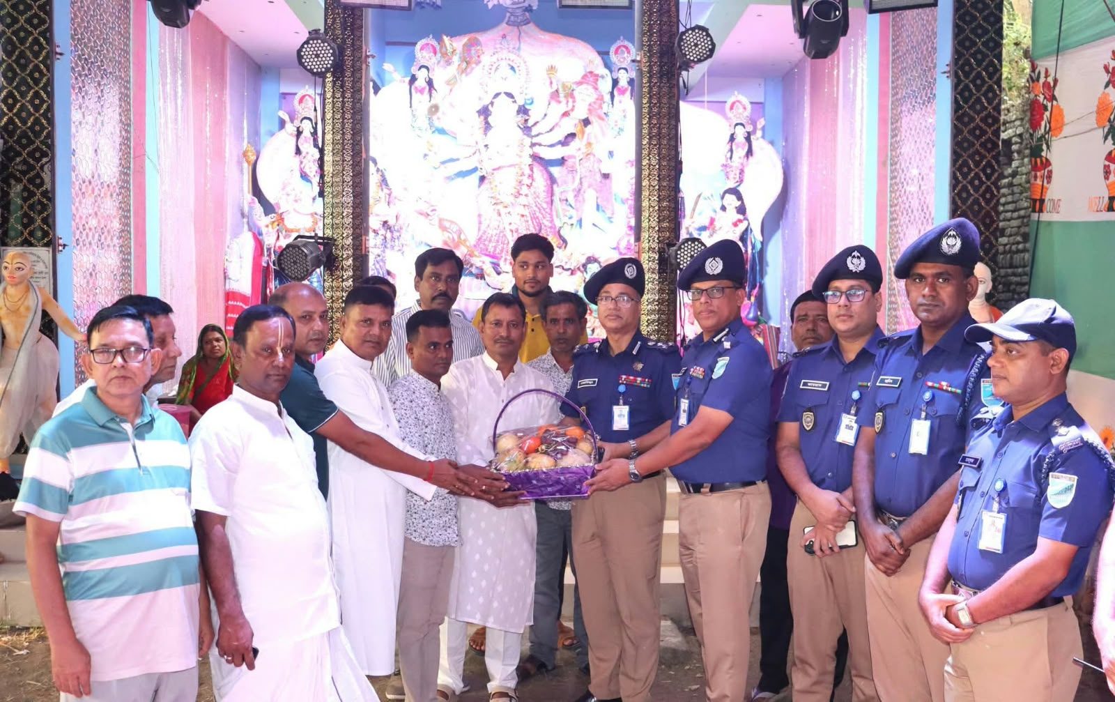 মুন্সীগঞ্জে দুর্গাপূজার নিরাপত্তা পরিদর্শনে ঢাকা রেঞ্জের ডিআইজি