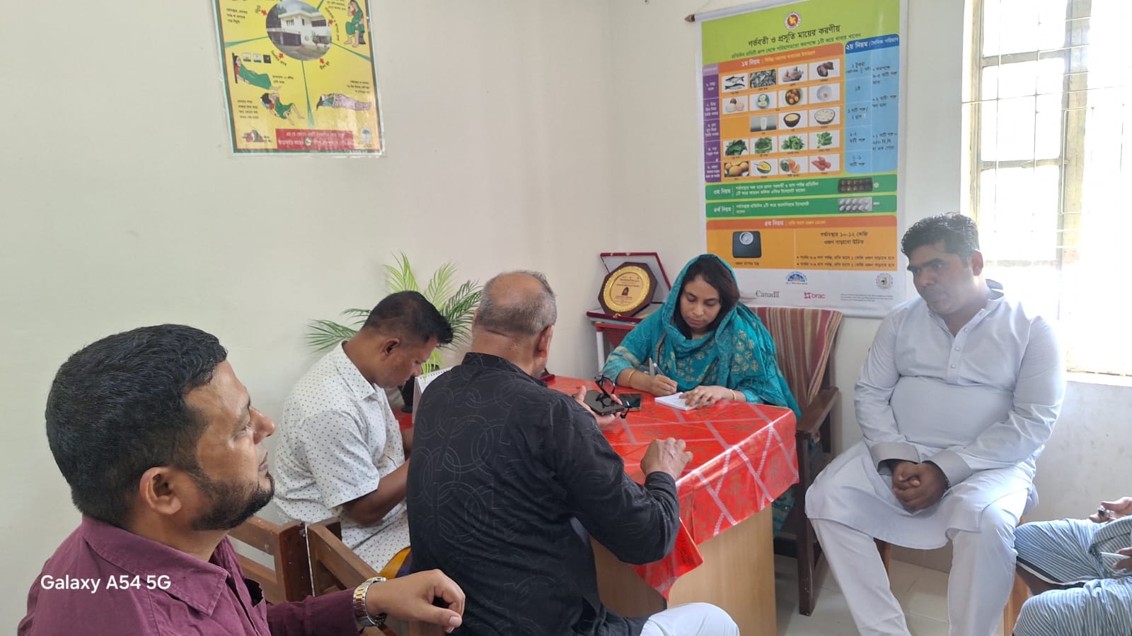 শিলই স্বাস্থ্য ও পরিবার কল্যাণ কেন্দ্র পরিদর্শনে বিএনপি নেতা জাকির হোসেন জমাদার, উন্নয়নে সহযোগিতার আশ্বাস।