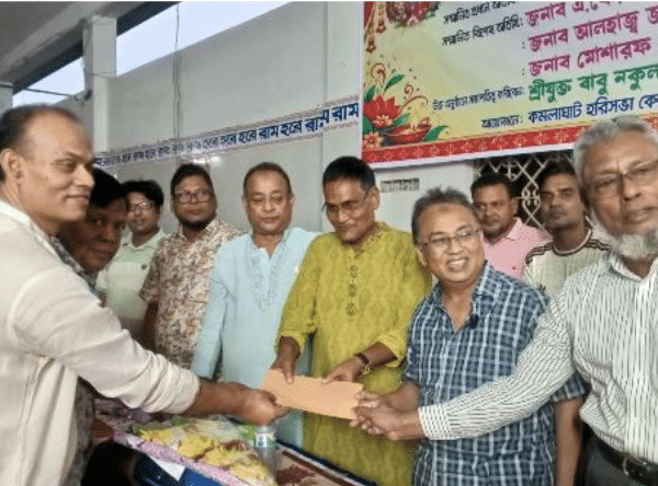 মীরকাদিমে ১৩ পূজামণ্ডপে বিএনপির ১০ হাজার টাকা করে উপহার